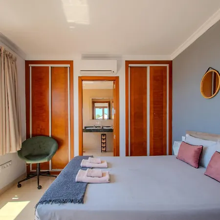 Willa Cavendish With Sea Views And Heatable Pool Close To Flamingo *