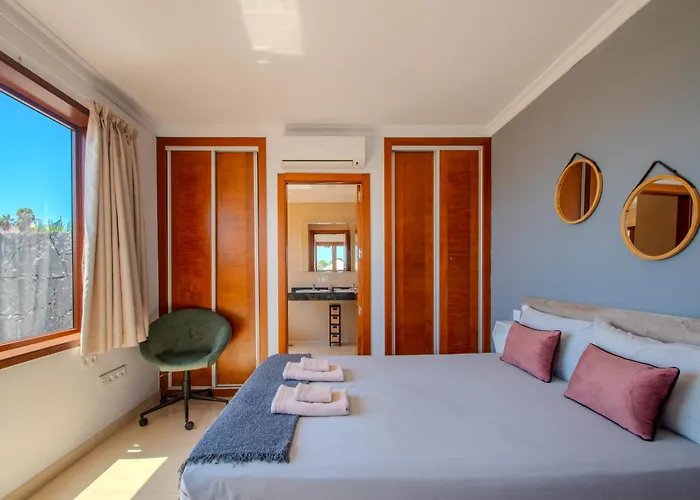 فيلة Cavendish With Sea Views And Heatable Pool Close To Flamingo *