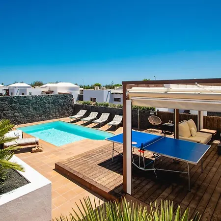 Willa Cavendish With Sea Views And Heatable Pool Close To Flamingo Playa Blanca (Lanzarote)