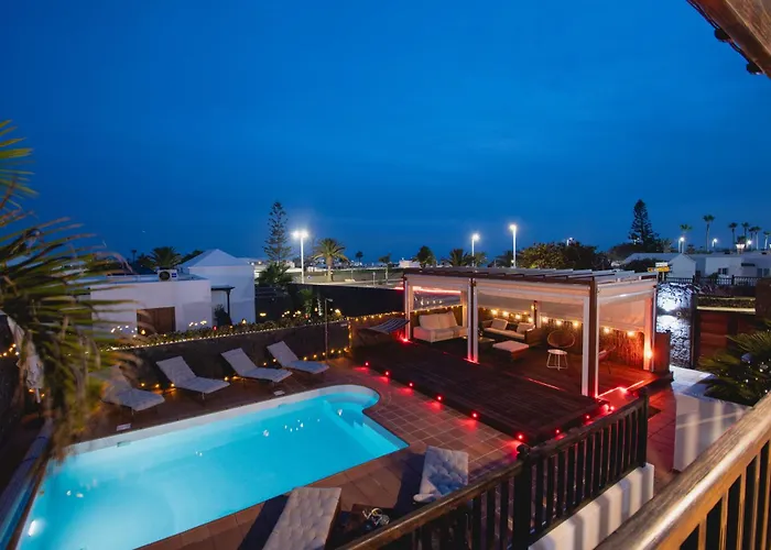 Villa Cavendish With Sea Views And Heatable Pool Close To Flamingo